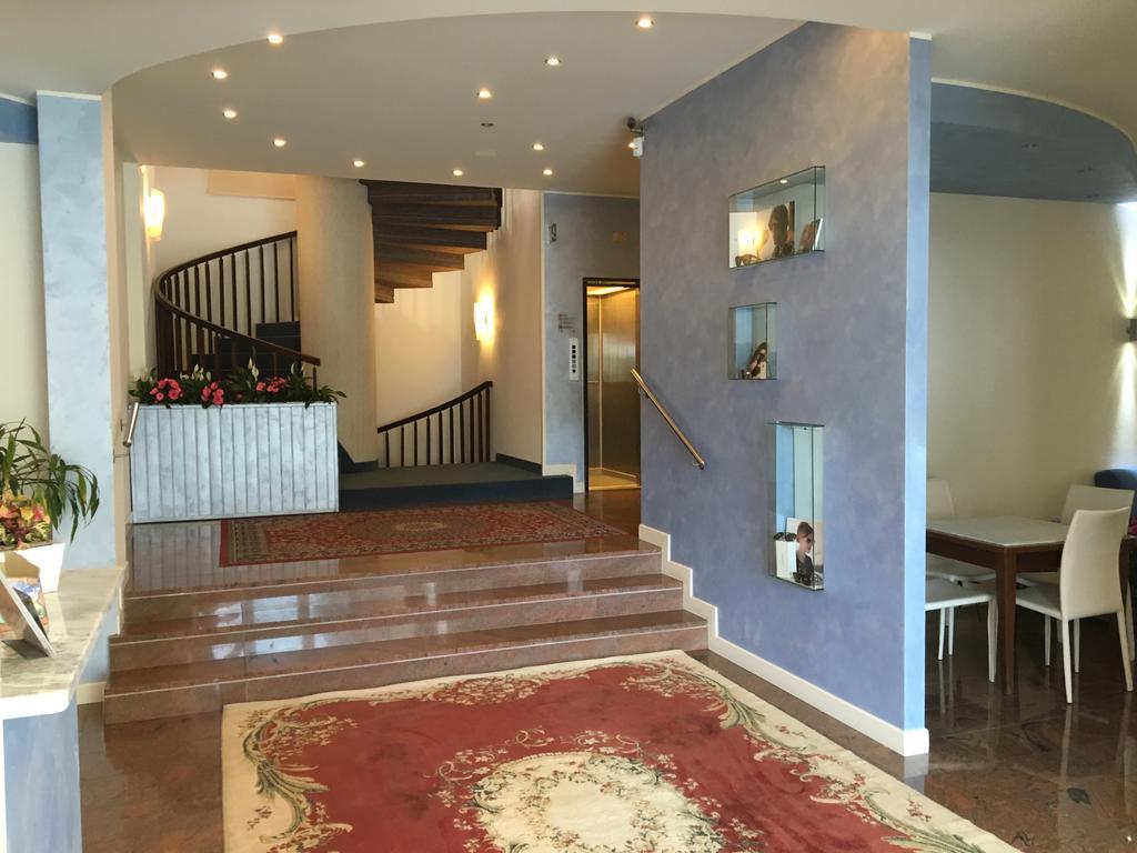Hotel La Bussola 3*
